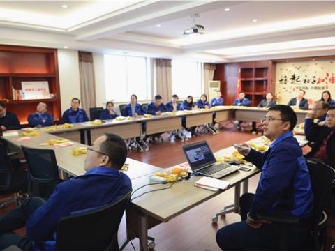 深学细悟转达头脑实力 ——9001cc金沙以诚为本集团党总支开展学习十九大精神 