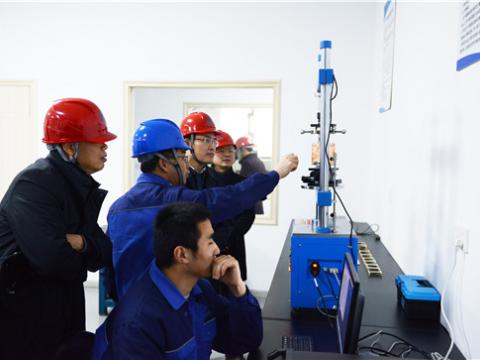 扬中市委常委孙健一行来9001cc金沙以诚为本旅行“柴继涛劳模立异事情室”